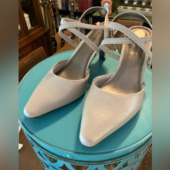 Naturalizer Heels - Picture 2 of 6